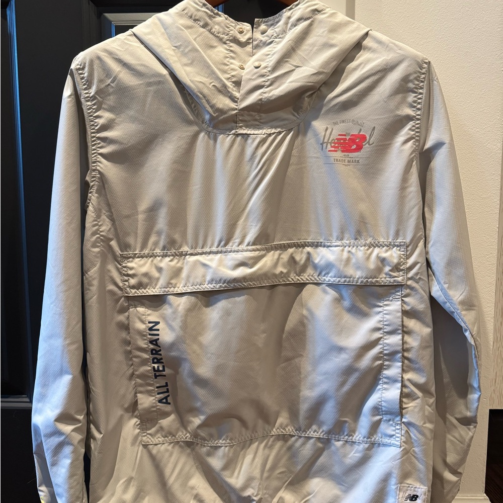 New Balance Men's Light Gray Windbreaker